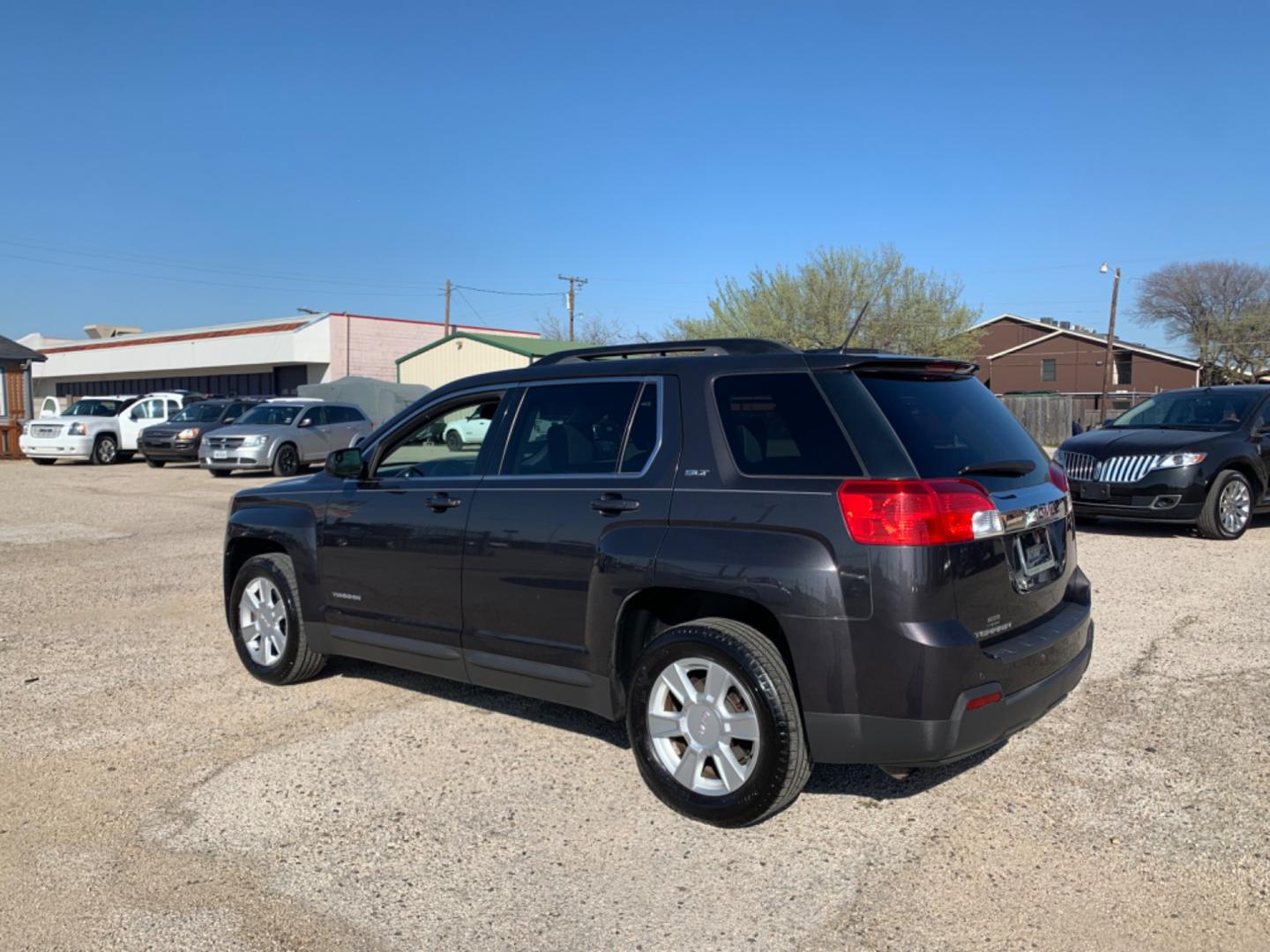 2013 Gray /gray GMC Terrain (2GKALUEK7D6) with an SLT 2WD 4 Cylinders K 2.4L FI FFV DOHC 145 CID engine, AUTOMATIC transmission, located at 1830 North Belt Line Road, Irving, TX, 75061, (469) 524-0199, 32.834373, -96.993584 - Photo#3